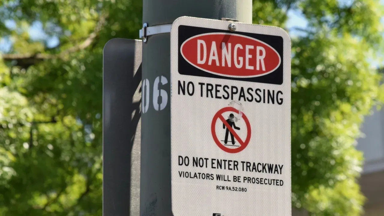 No trespassing sign
